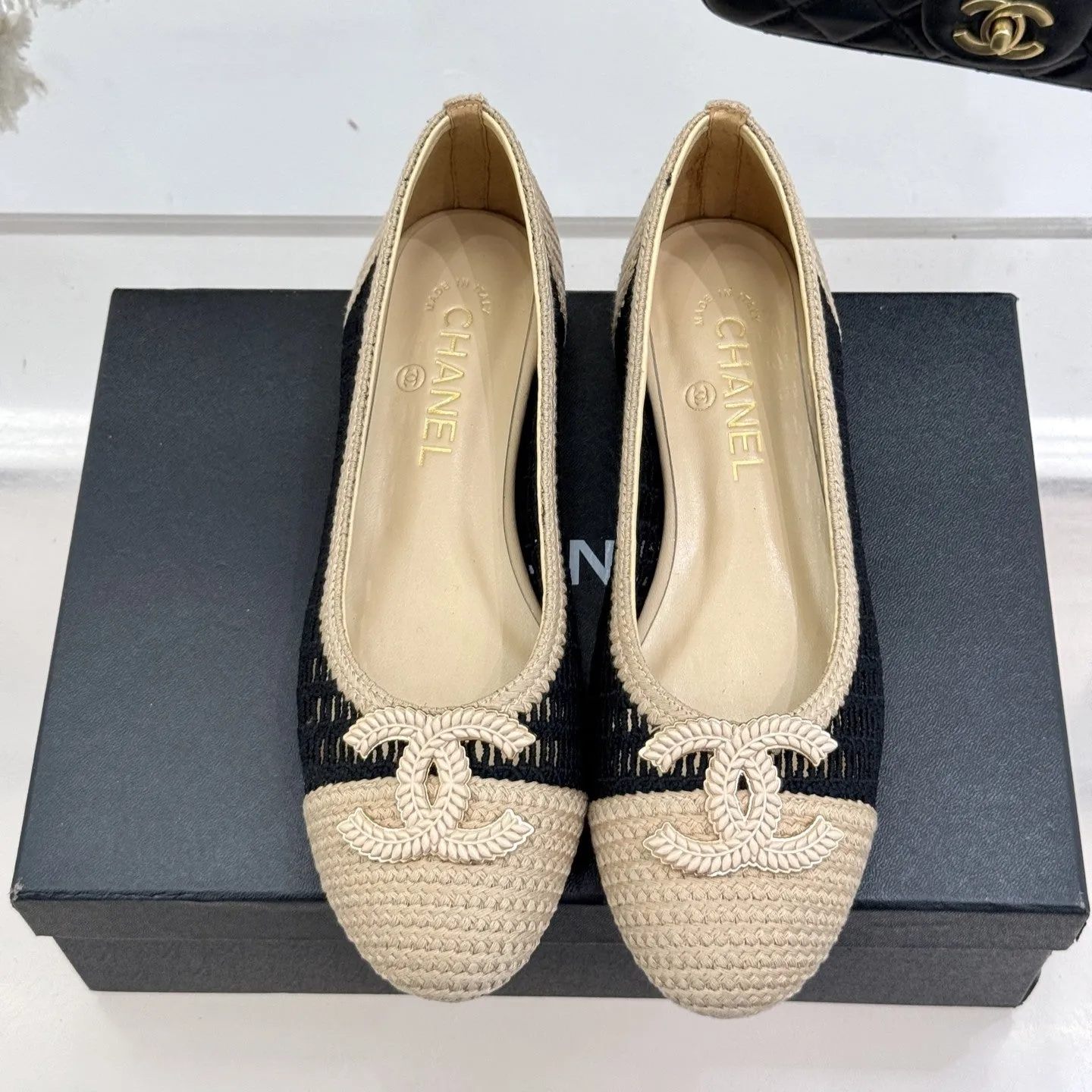 CC 25P Hollow Double C Ballet Flats 15mm Beige Black Raffia 265640