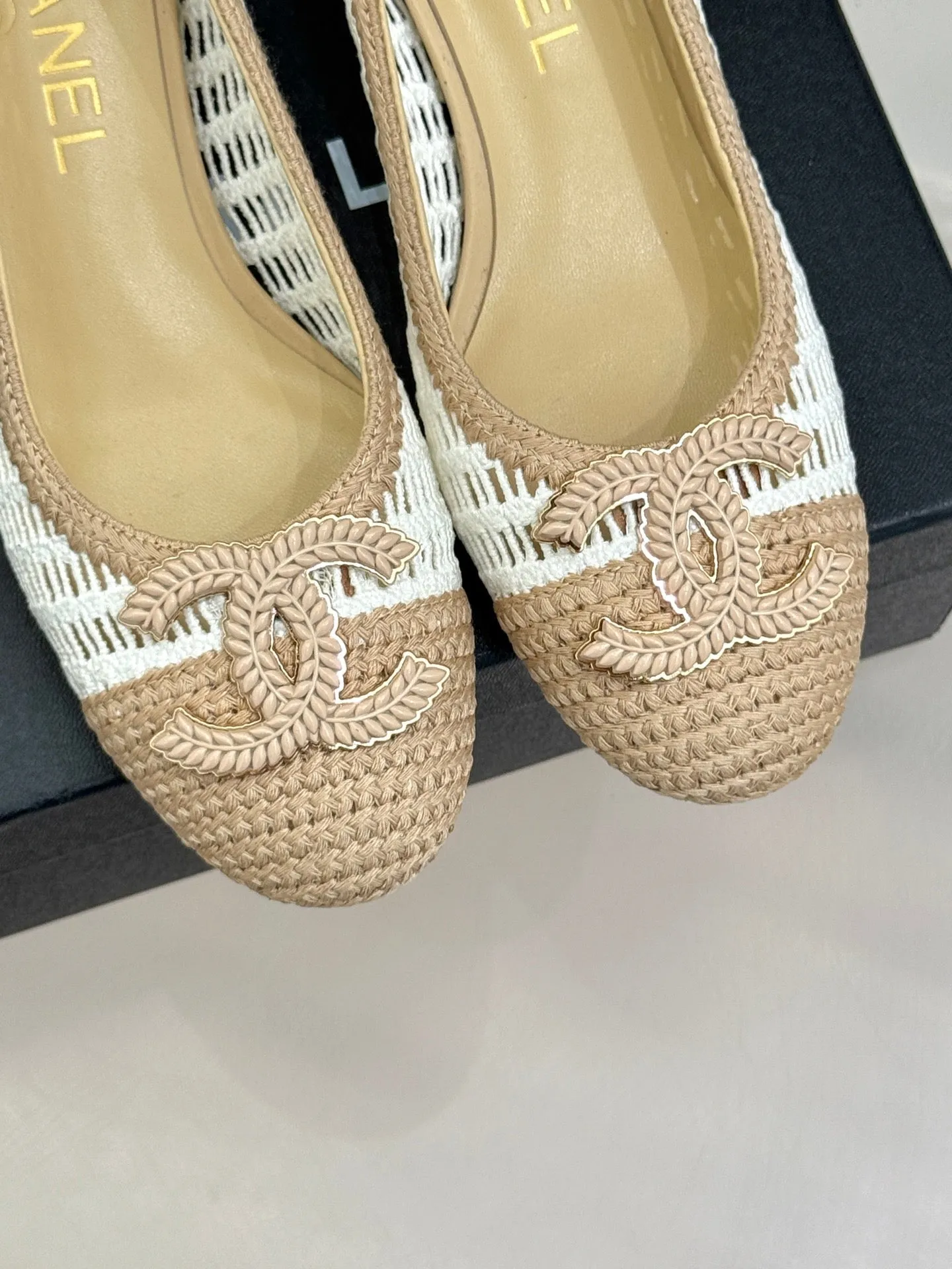 CC 25P Hollow Double C Ballet Flats 50mm Beige White Raffia 265637