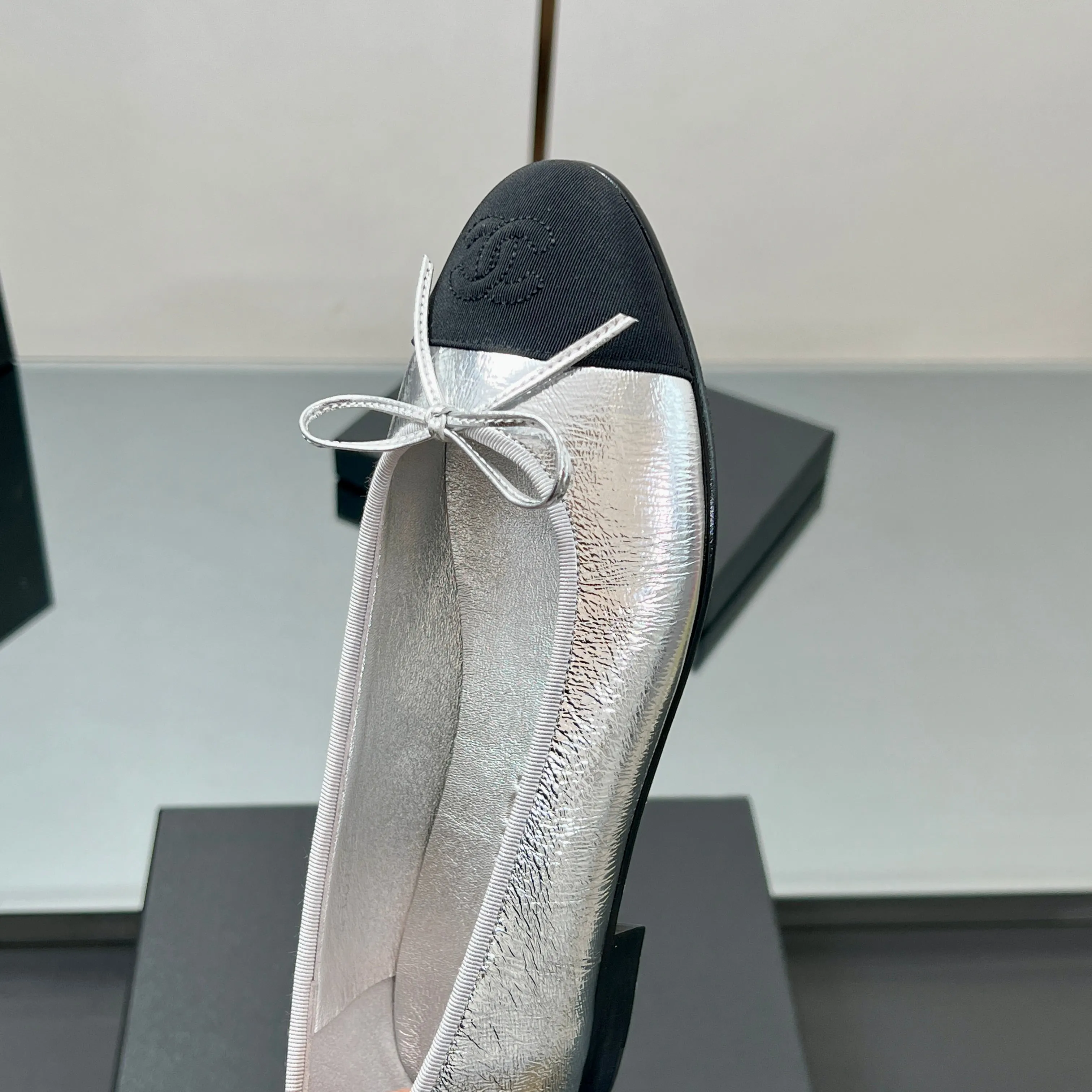 CC Ballet Flats 20mm Silver Metallic Sheepskin Black Grosgrain 266677