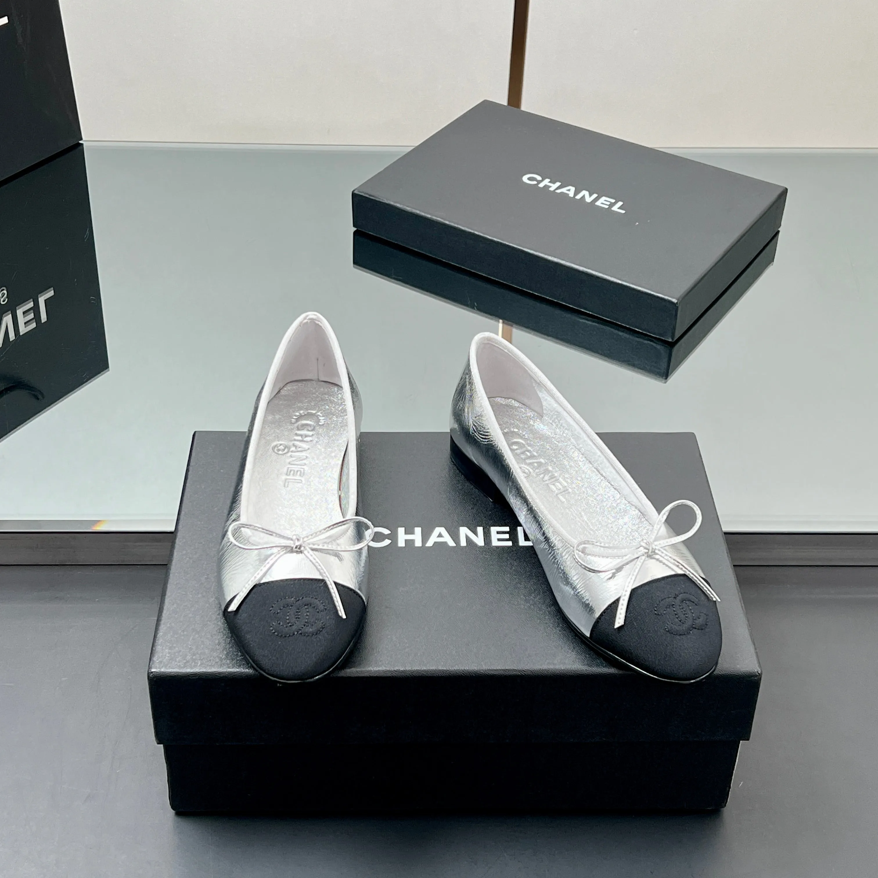 CC Ballet Flats 20mm Silver Metallic Sheepskin Black Grosgrain 266677