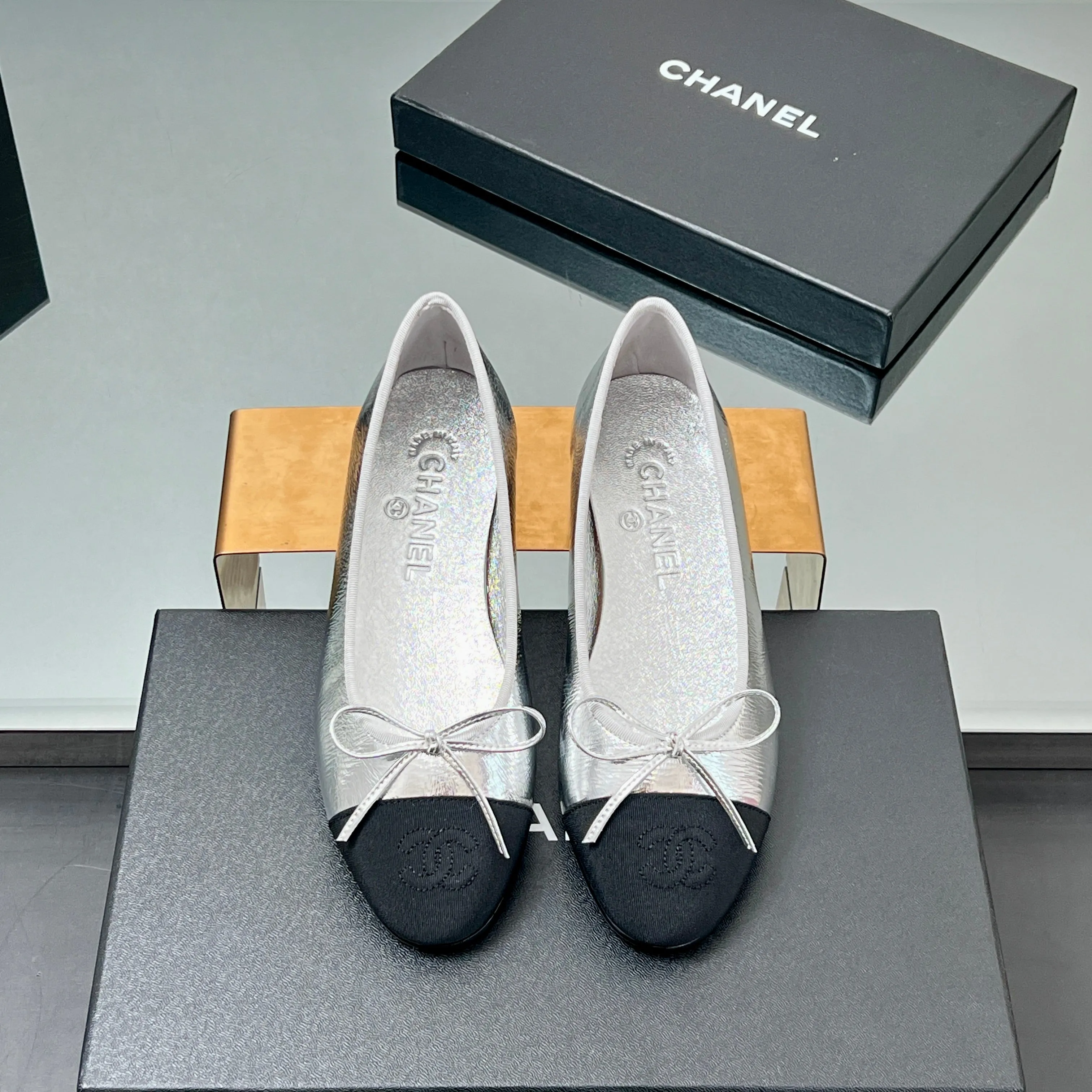 CC Ballet Flats 20mm Silver Metallic Sheepskin Black Grosgrain 266677