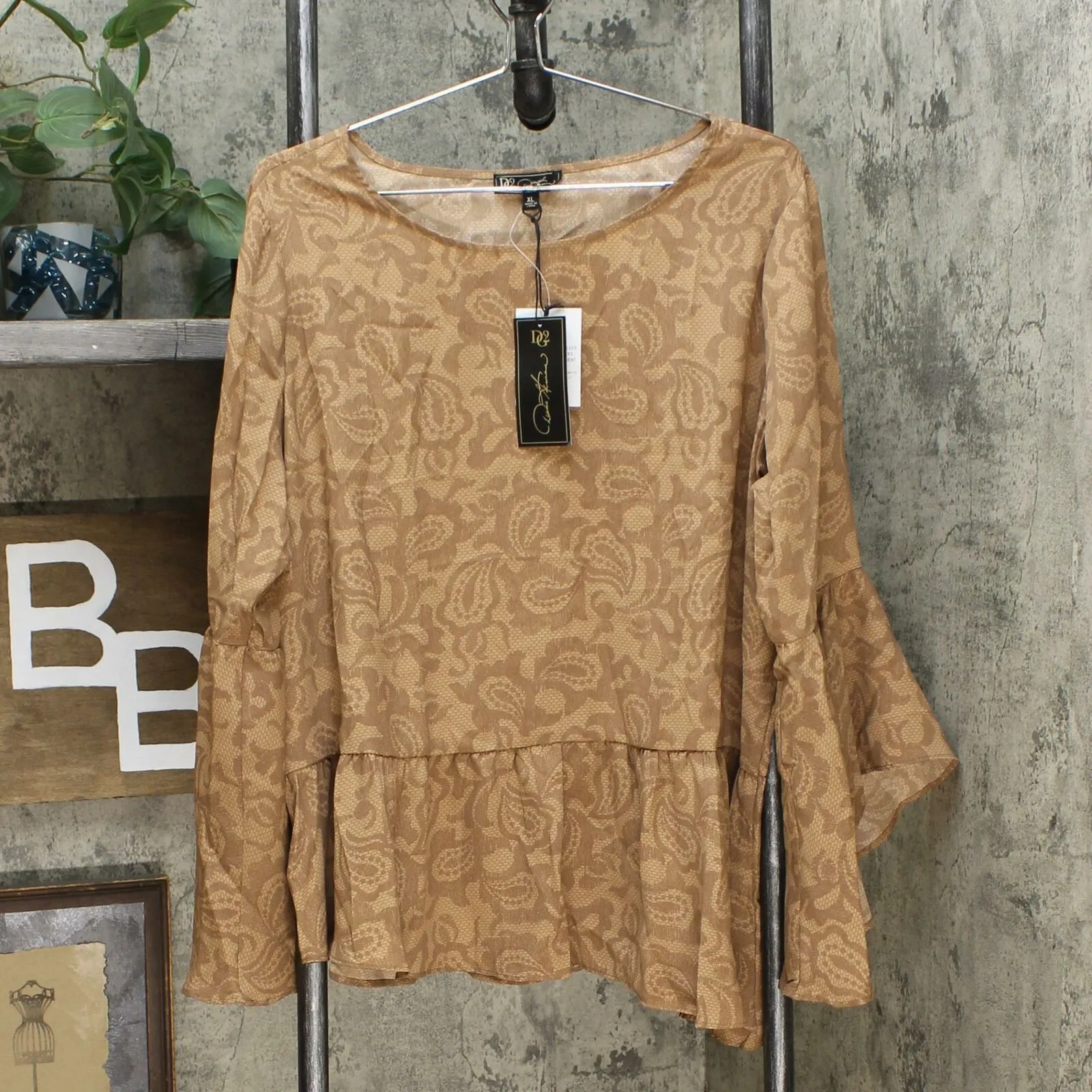 DG2 by Diane Gilman Women's Flare Sleeve Printed Peplum Top