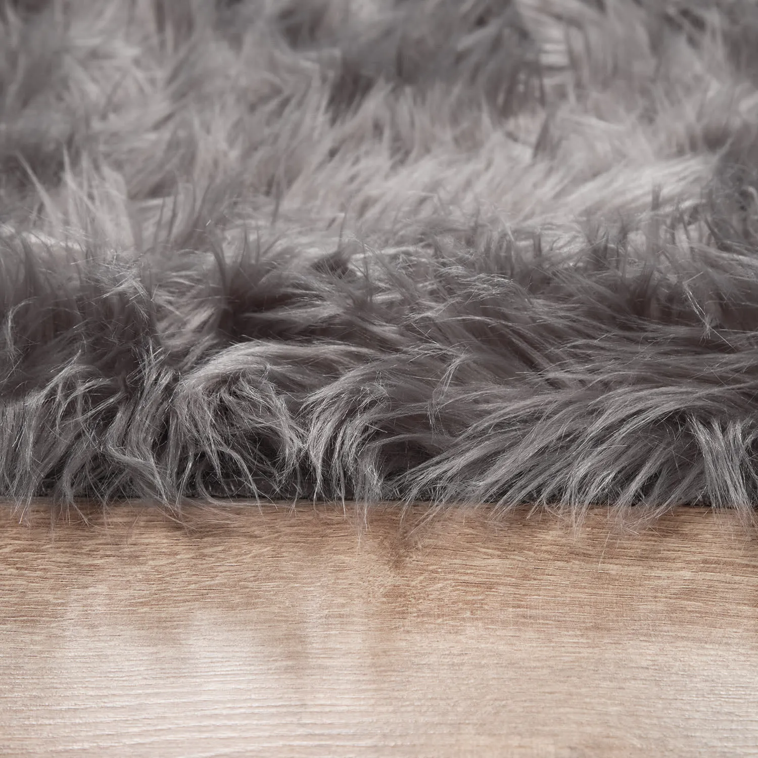 Faux Fur Rug – Ultra Soft & Fluffy – Durable – Easy Care – Animal-Friendly