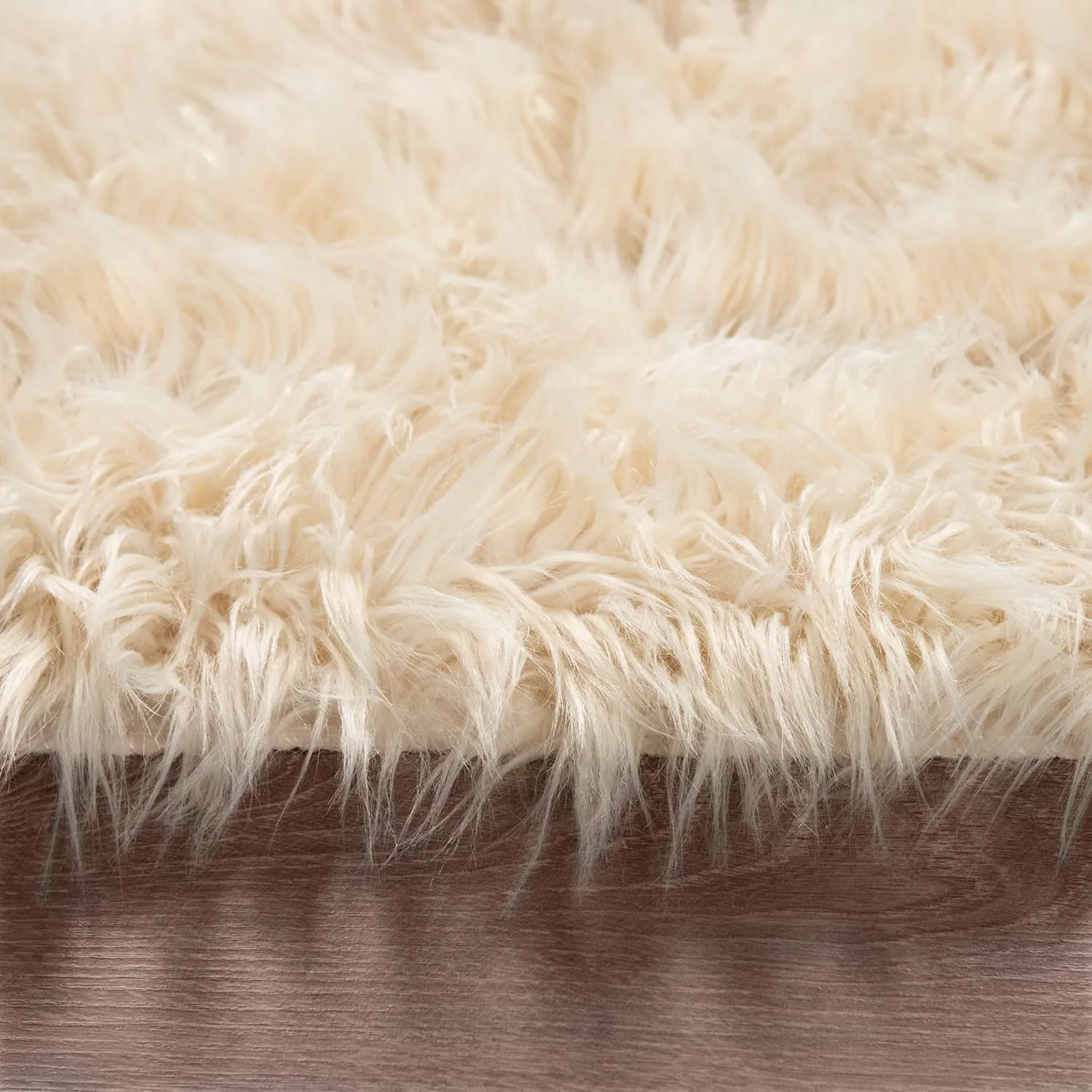 Faux Fur Rug – Ultra Soft, Fluffy, Durable & Easy Care – Animal Friendly