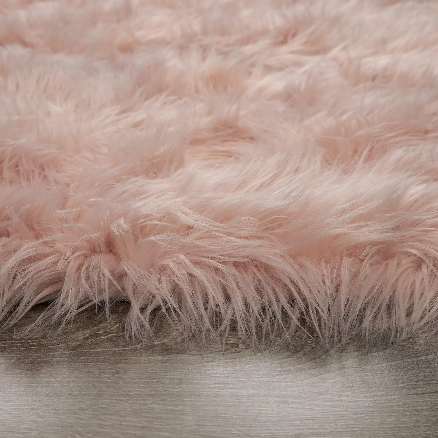 Faux Fur Rug – Ultra Soft, Fluffy, Durable, Easy-Care, Animal-Friendly