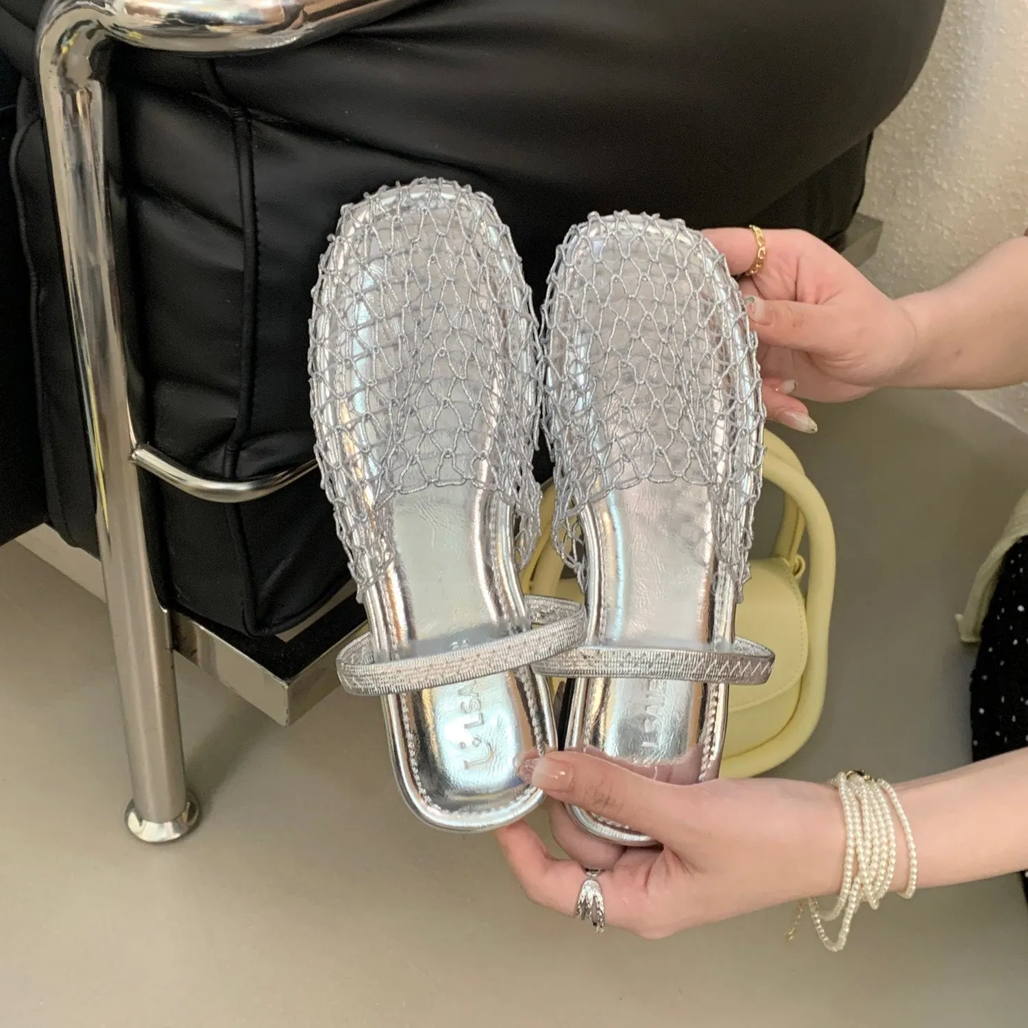 Lattice Veil Flats