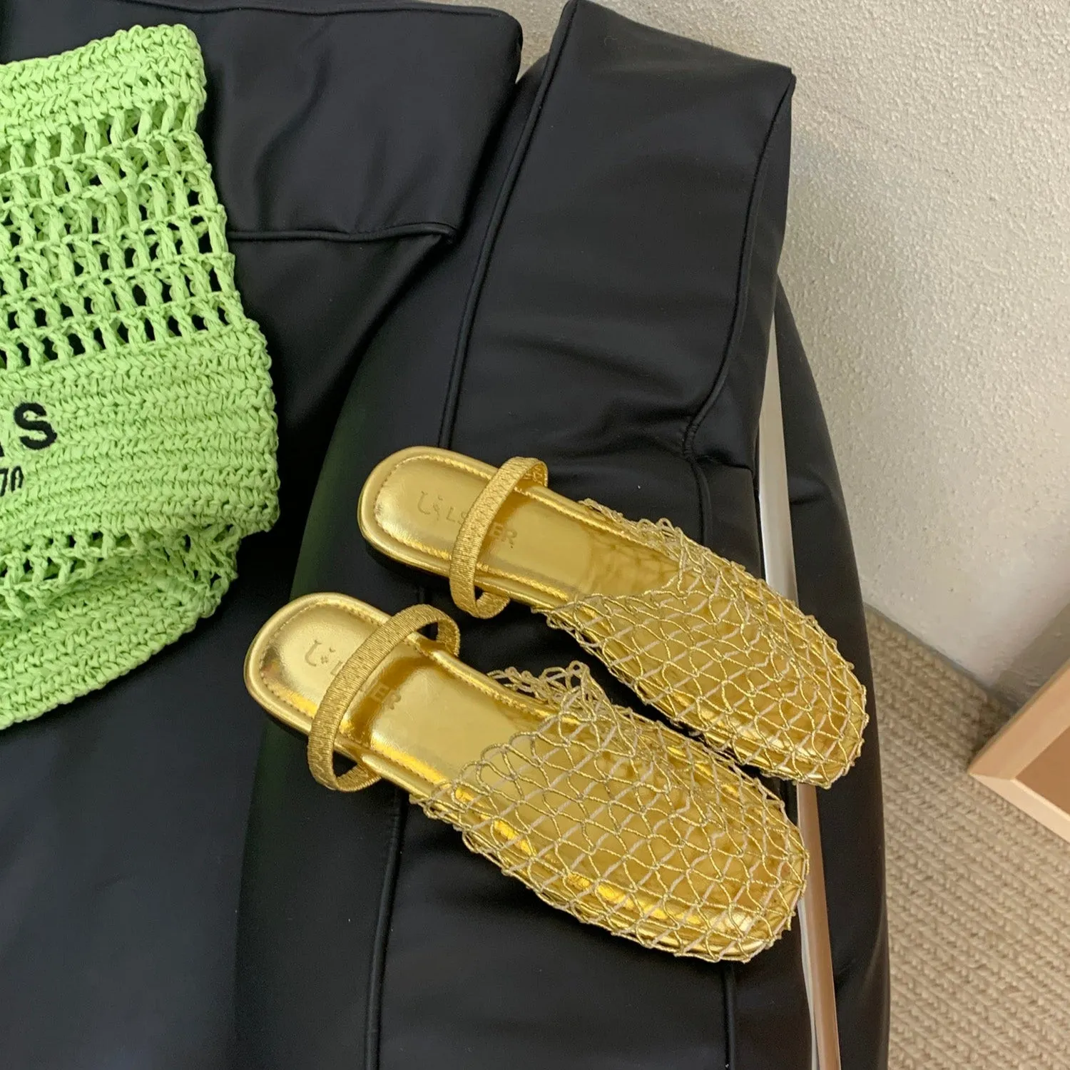 Lattice Veil Flats