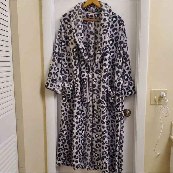 🤩New Sonoma lifestyle intimates plush cozy robe size S