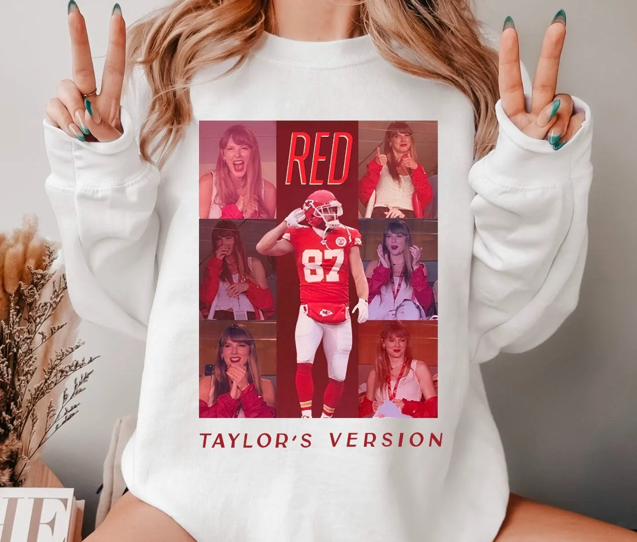 RED T.V. Crewneck