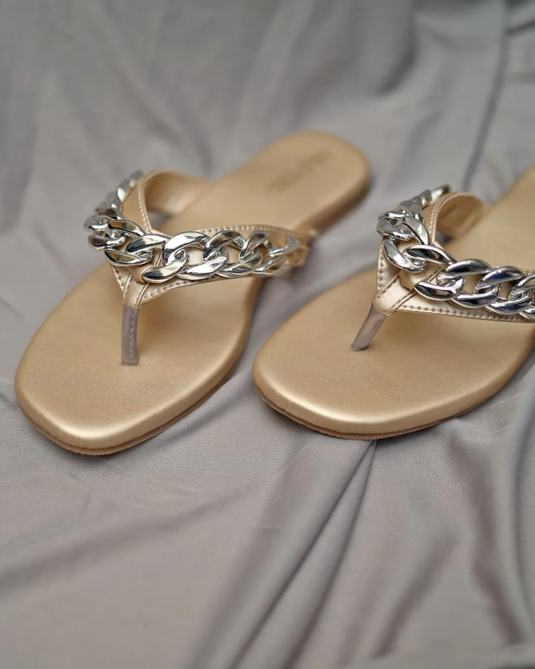 Thick Chain Slip On (Gold) - Sample