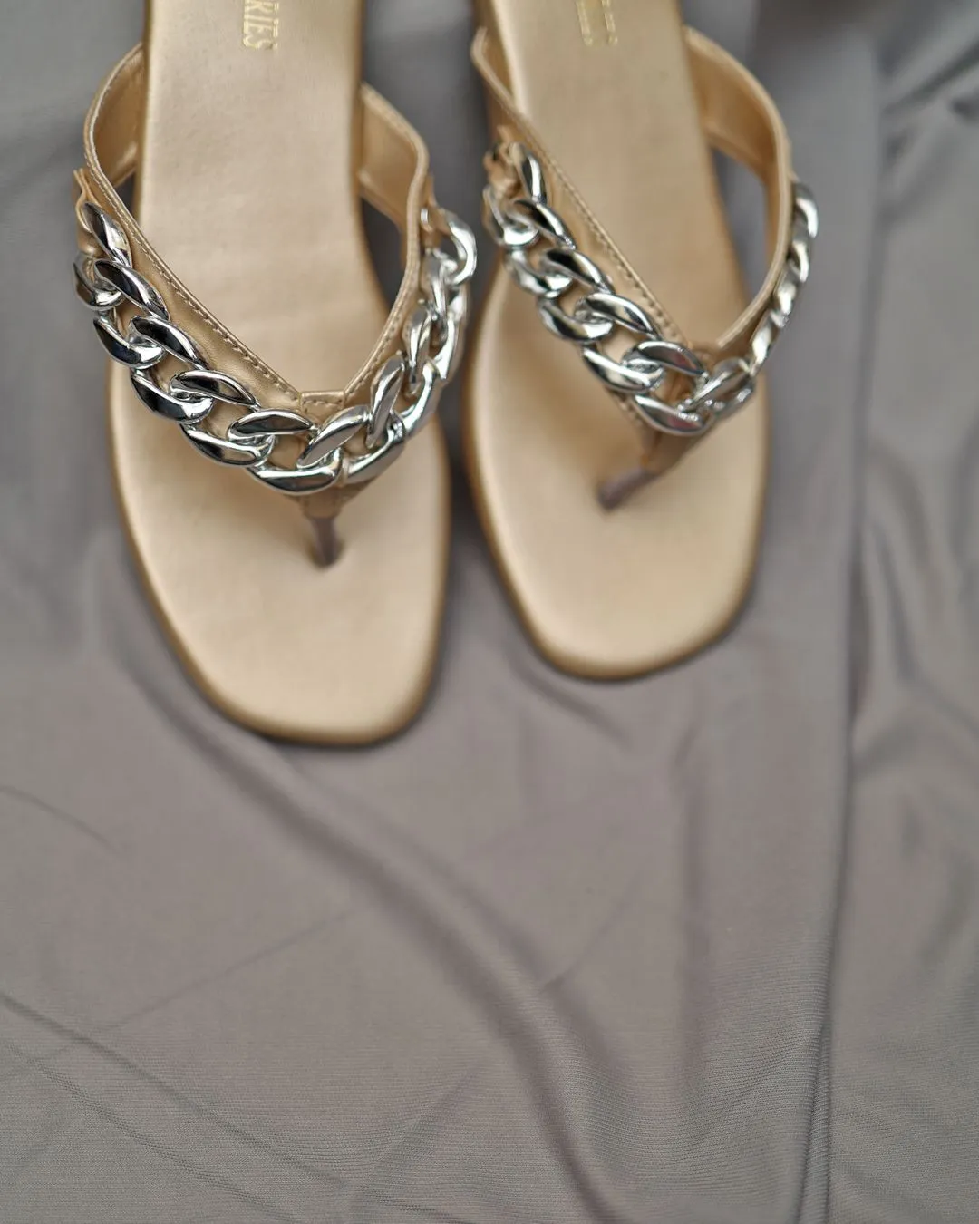 Thick Chain Slip On (Gold) - Sample